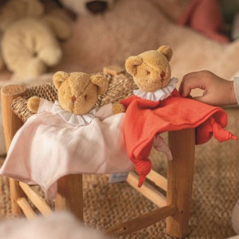 Image d'ambiance de présentation du produit Doudou plat avec Hochet Ours Rose poudré - Trousselier